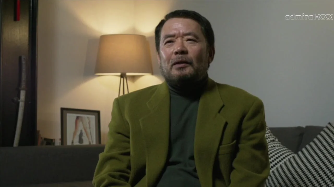 Детектив с пучком на голове