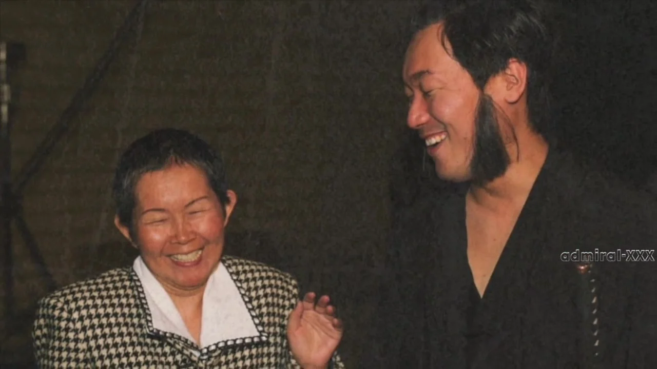 Детектив с пучком на голове