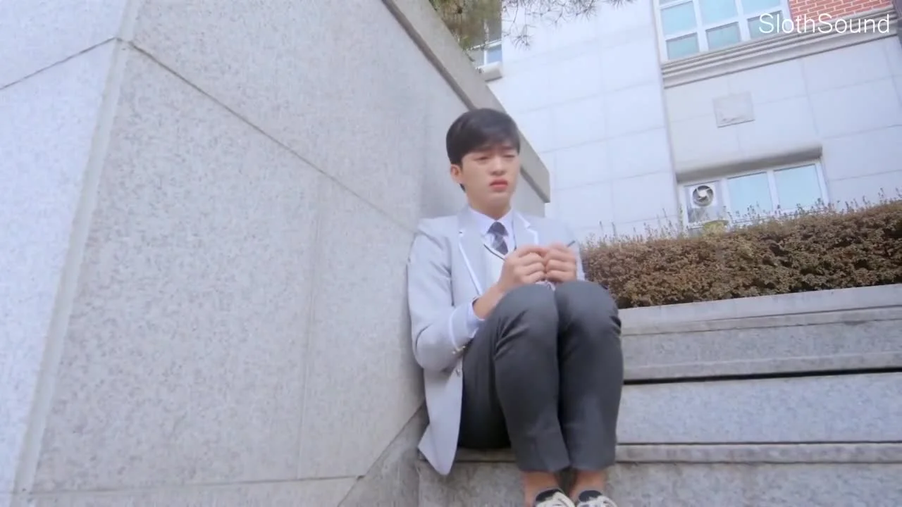 Цветение вишни после зимы