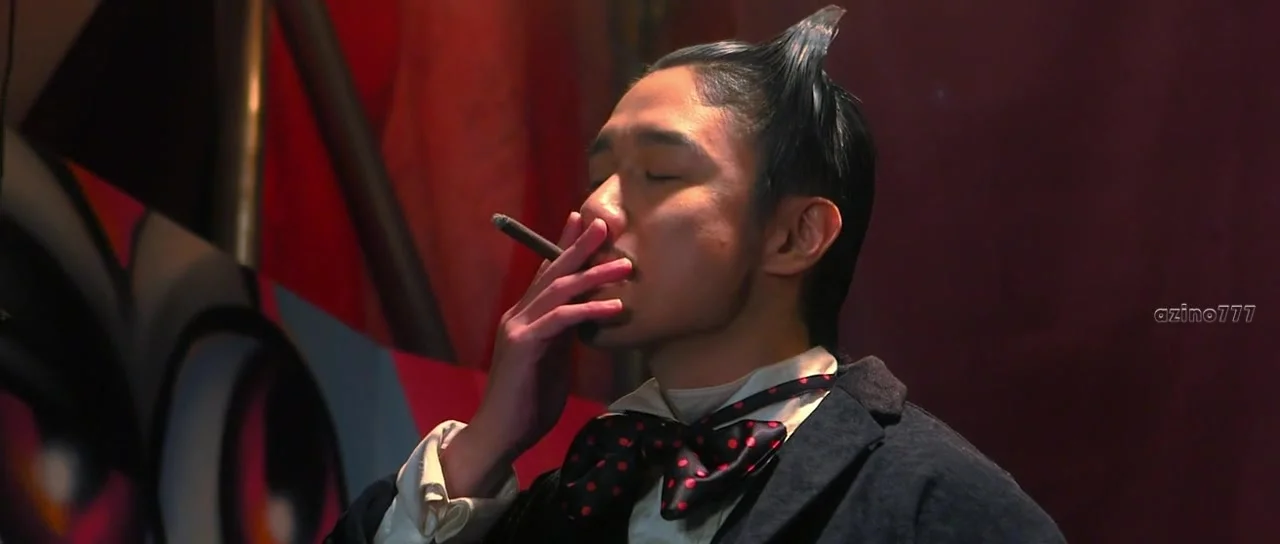 Девушка с камелиями