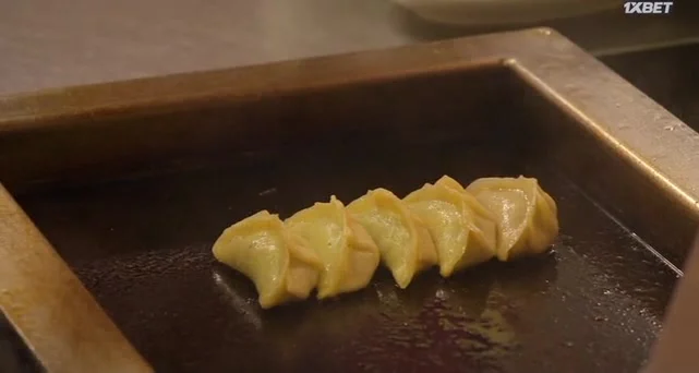 Поцелуй пельмешку