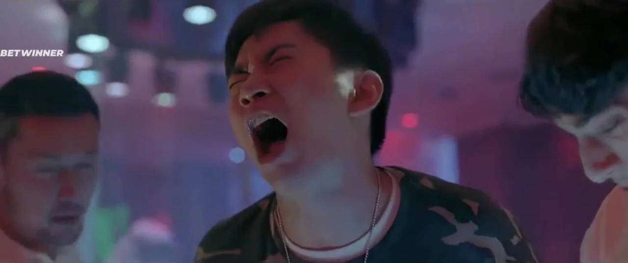 Карты, деньги, два китайца