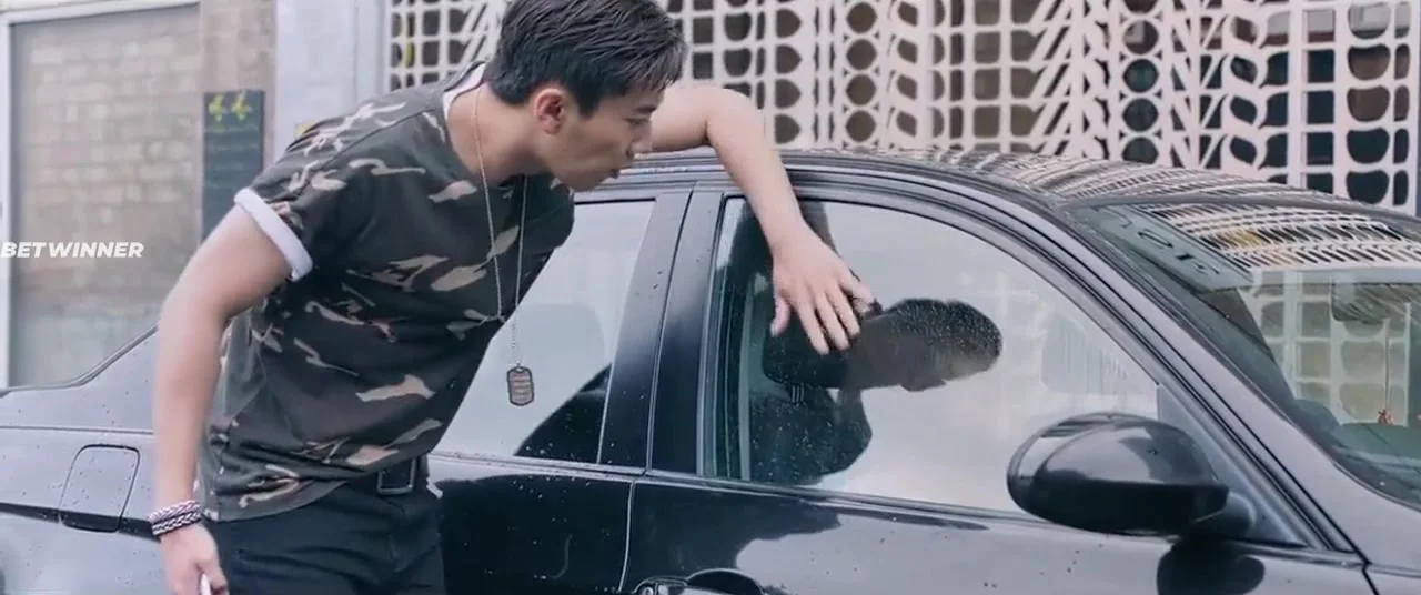 Карты, деньги, два китайца