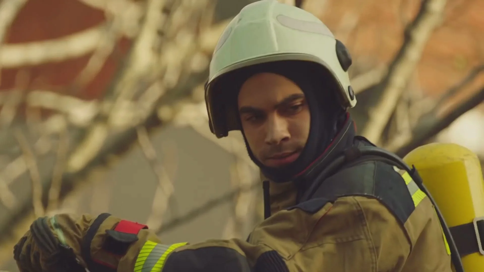 Красный грузовик