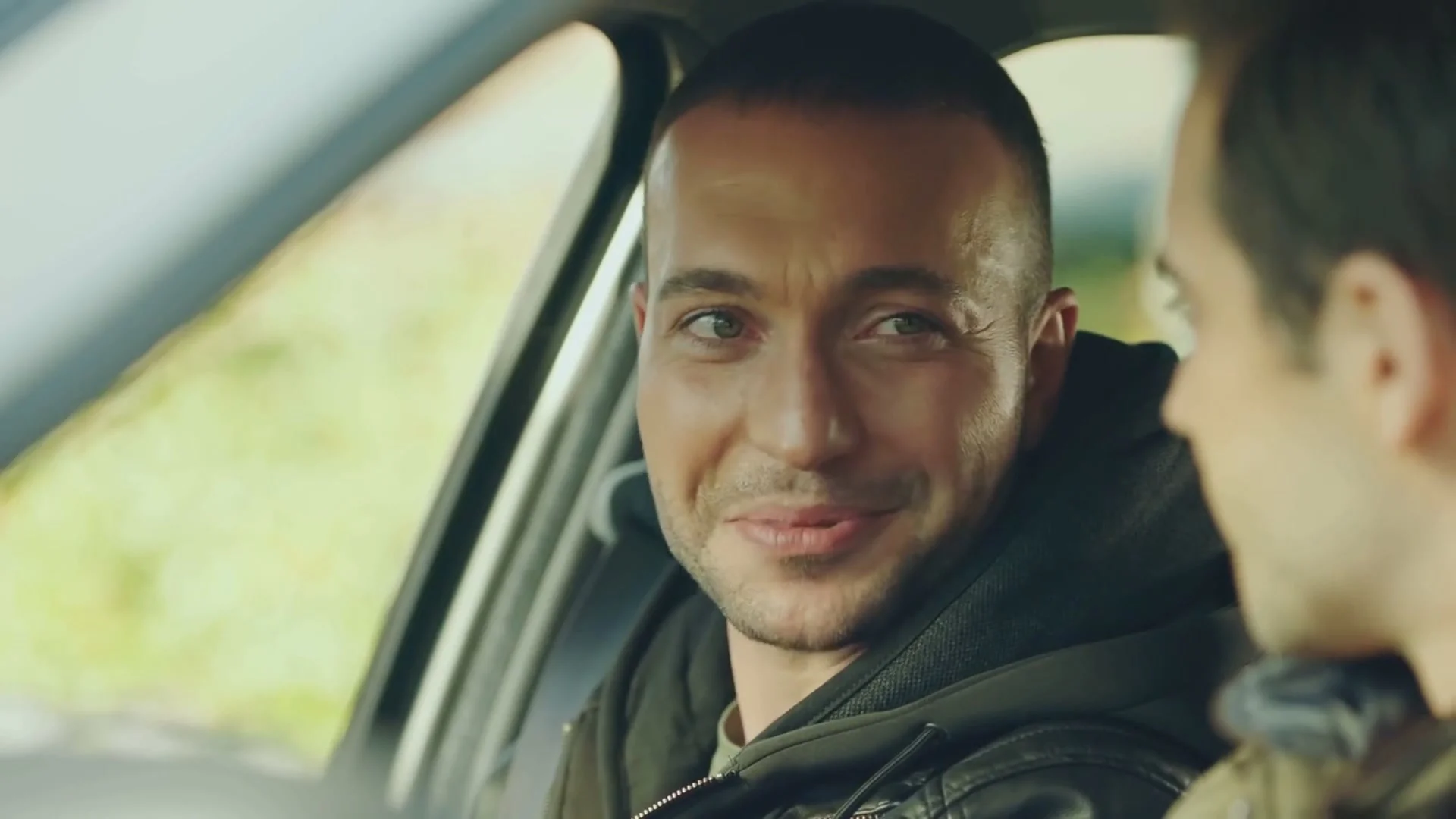 Красный грузовик