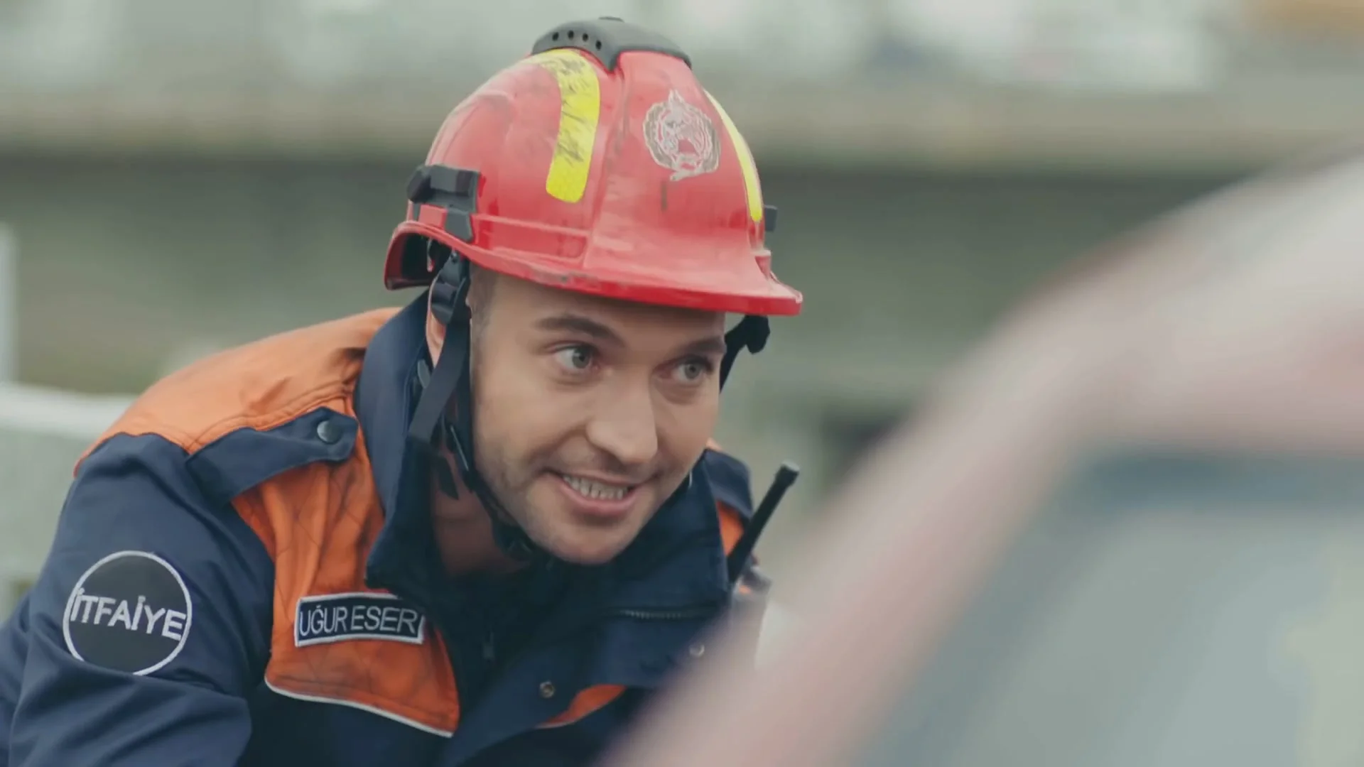 Красный грузовик