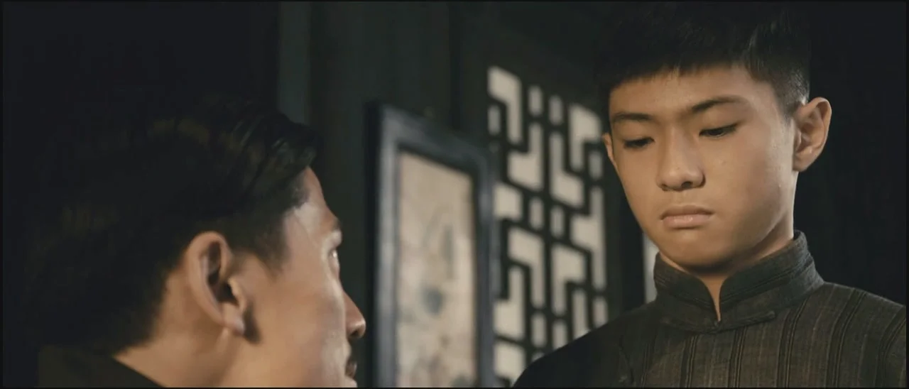 Обувь, запятнанная кровью