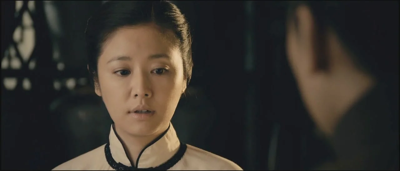 Обувь, запятнанная кровью