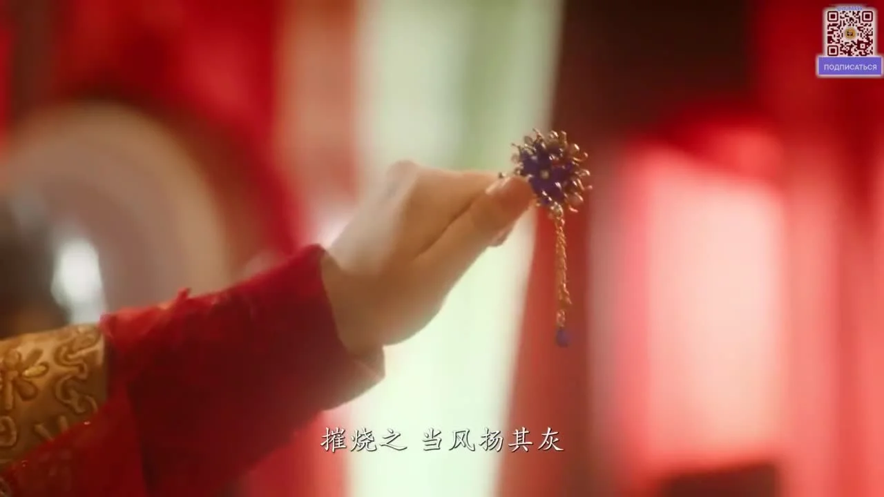 Луна в объятьях облаков