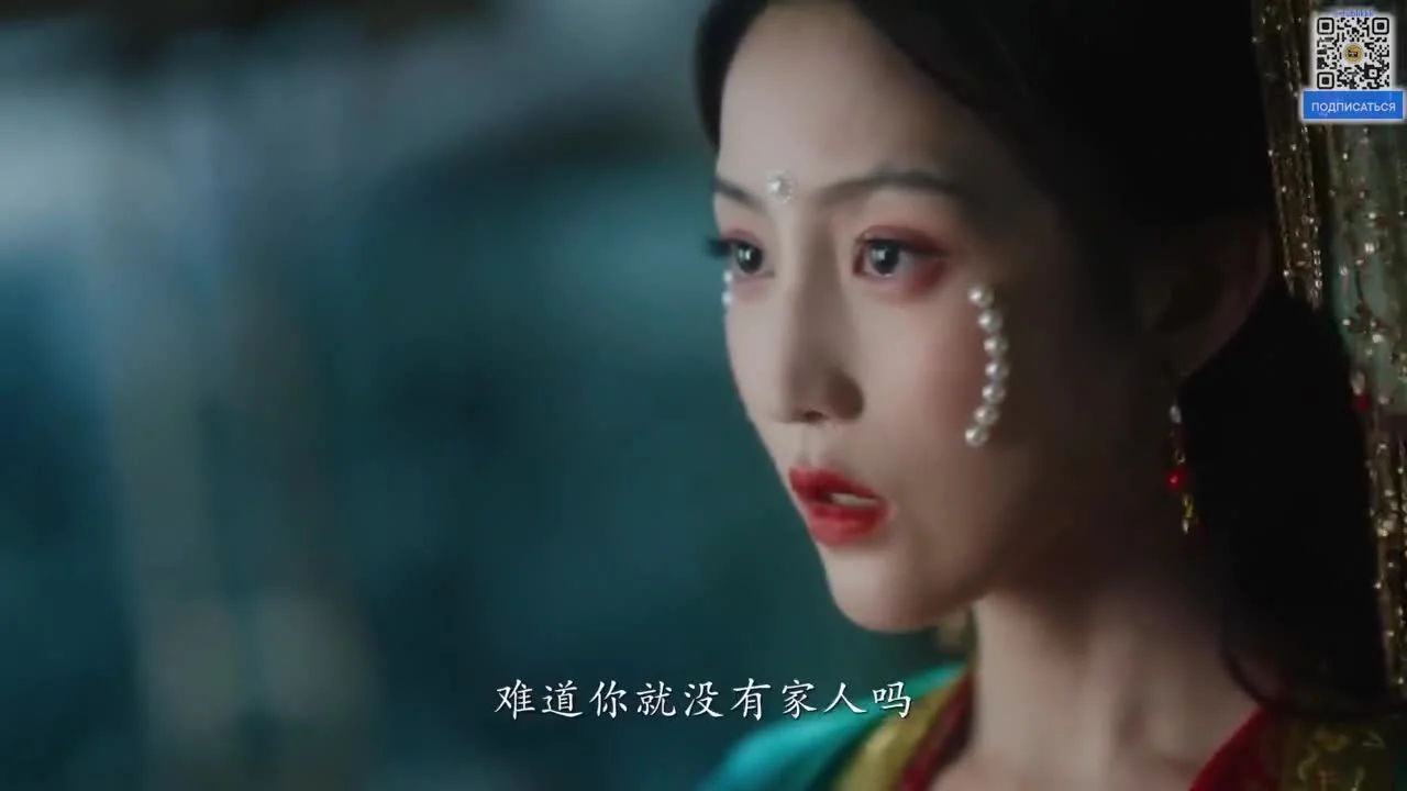 Луна в объятьях облаков