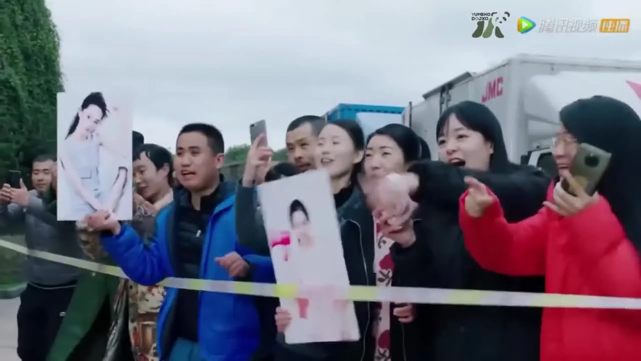 Королева драмы в персиковом цвете