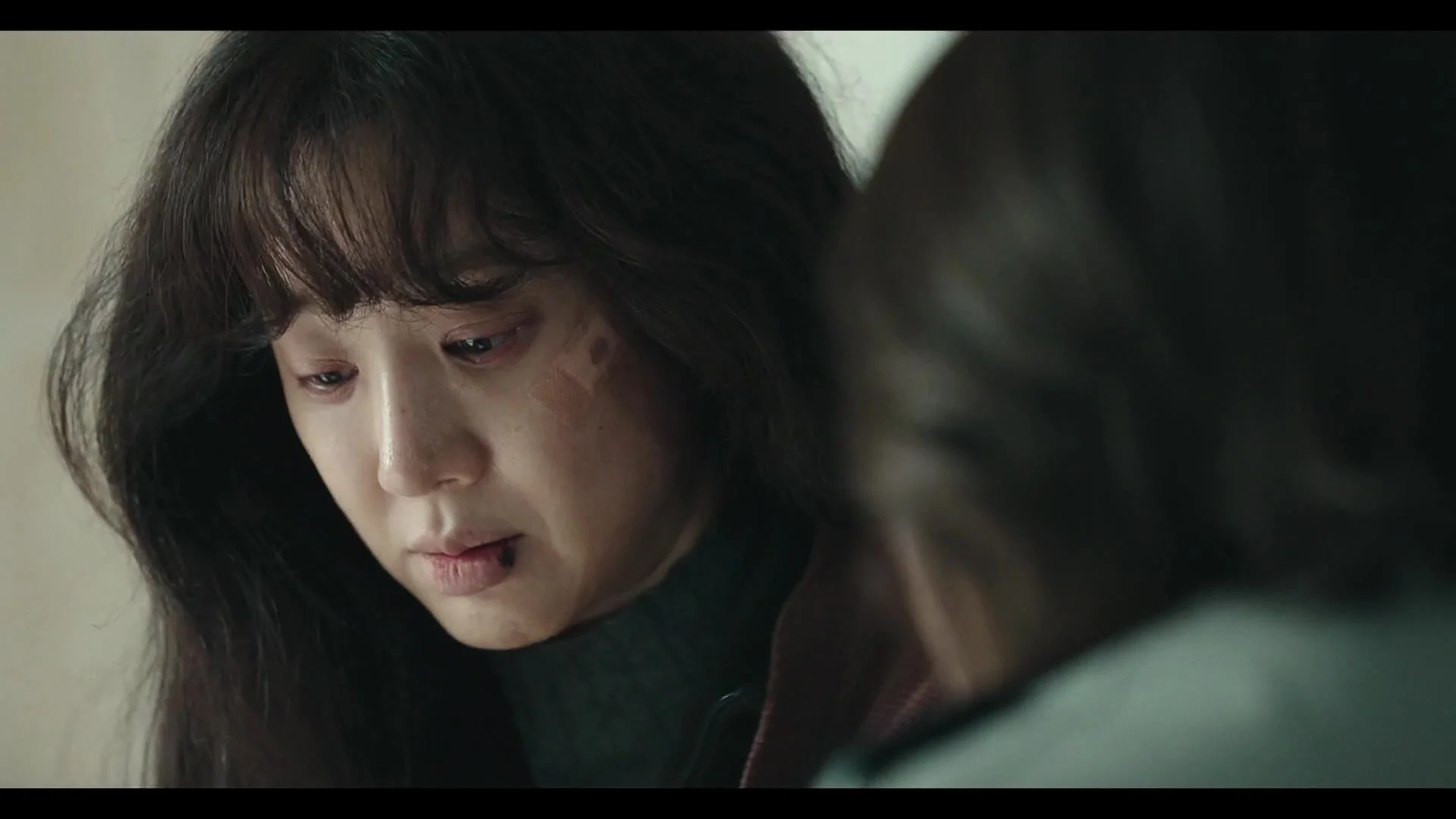 Женщина на белой машине